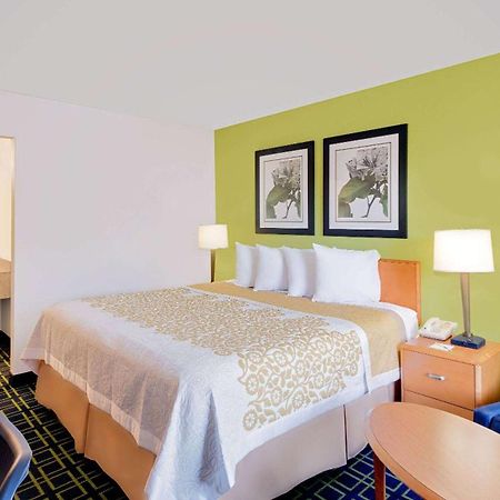 Days Inn By Wyndham איסטון מראה חיצוני תמונה