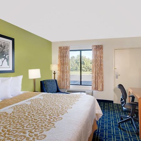 Days Inn By Wyndham איסטון מראה חיצוני תמונה