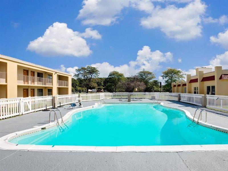 Days Inn By Wyndham איסטון מראה חיצוני תמונה