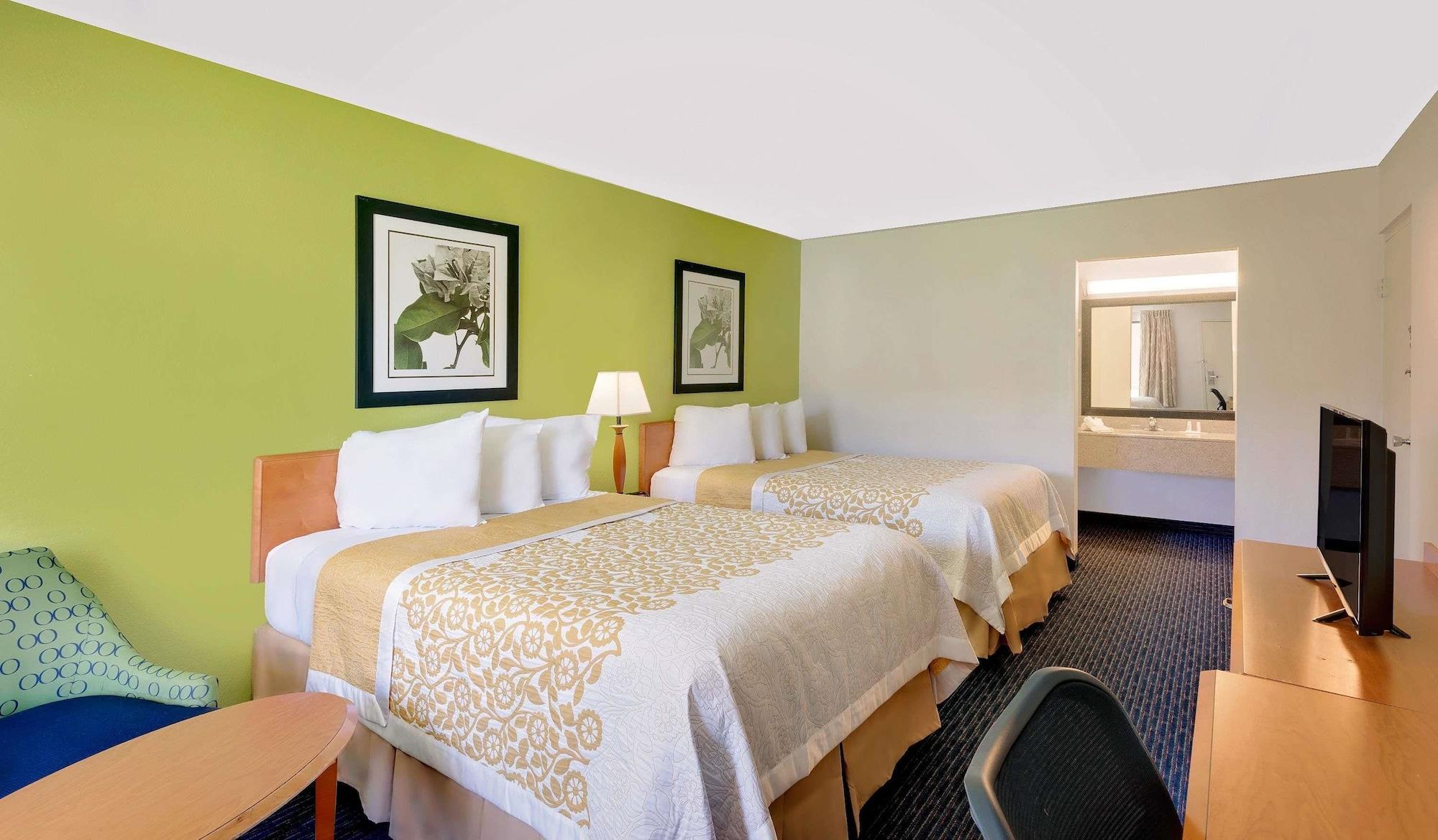 Days Inn By Wyndham איסטון מראה חיצוני תמונה