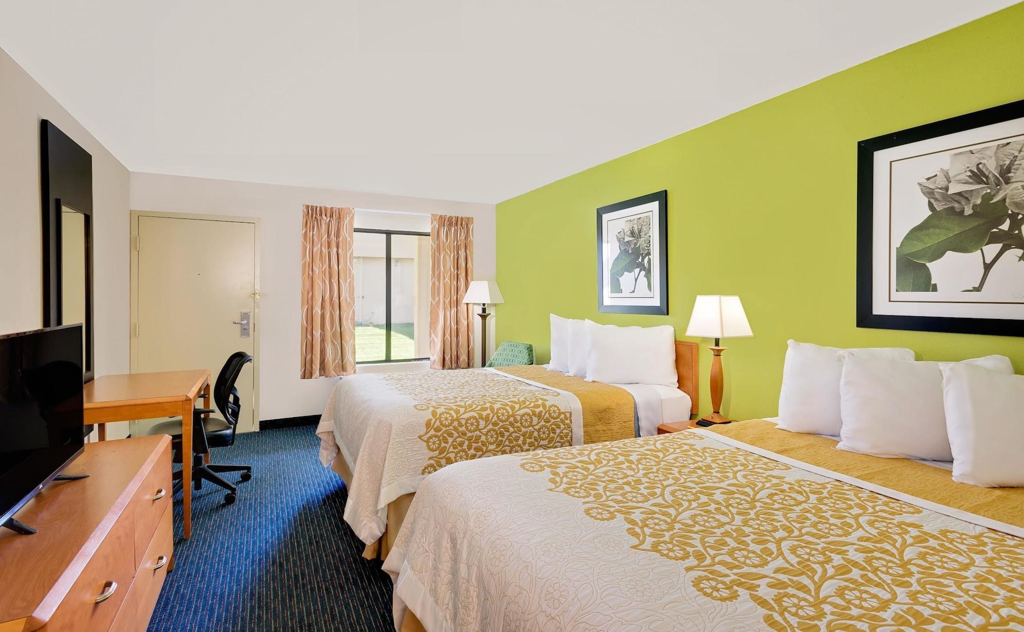 Days Inn By Wyndham איסטון מראה חיצוני תמונה