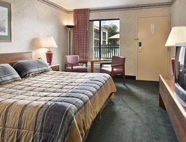 Days Inn By Wyndham איסטון מראה חיצוני תמונה