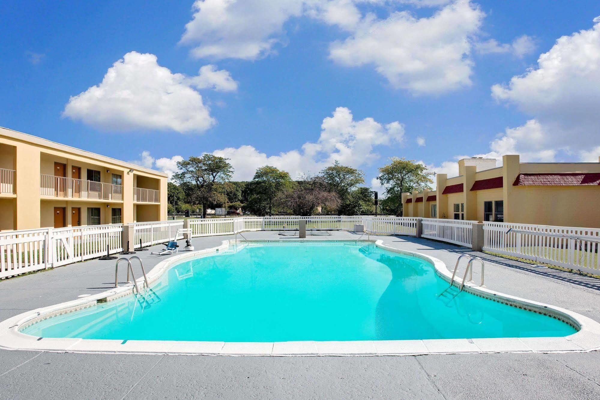 Days Inn By Wyndham איסטון מראה חיצוני תמונה